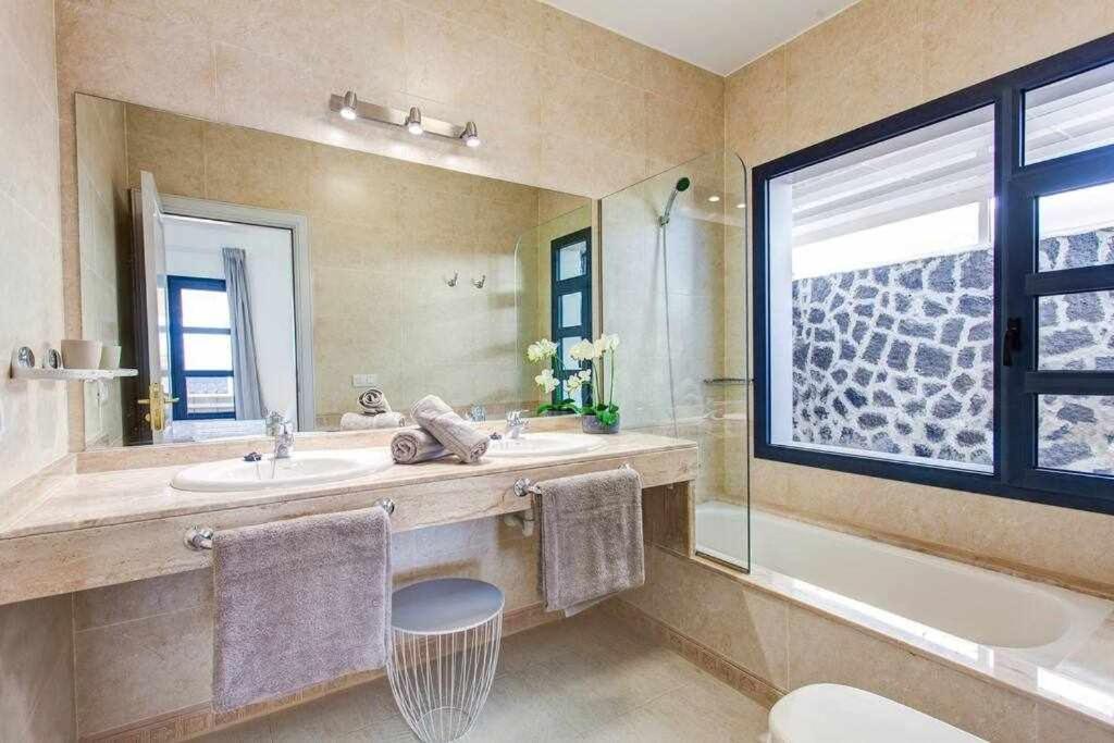 Homu Bianca Fantastica Villa Con Piscina Privad Playa Blanca  Buitenkant foto