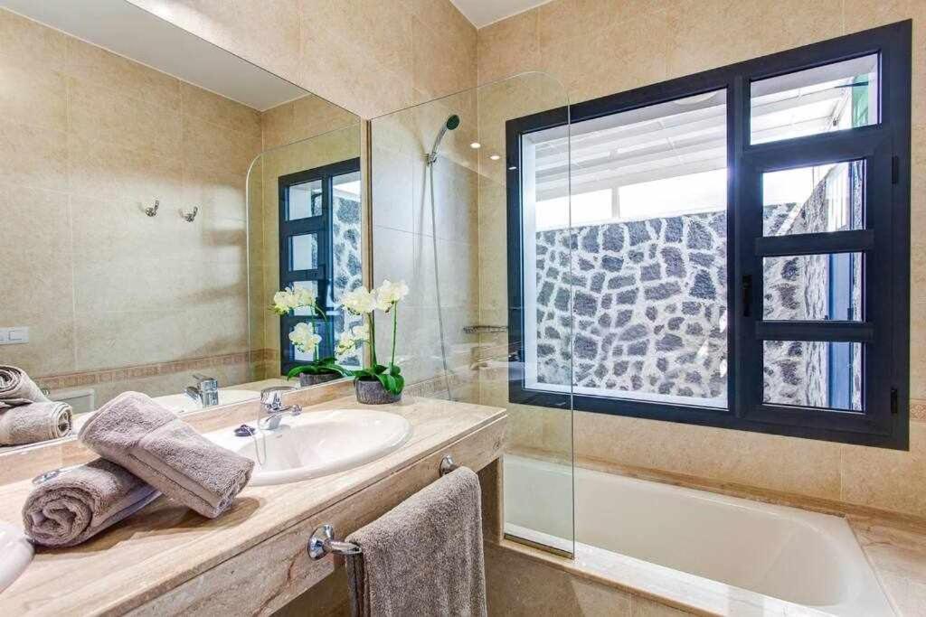Homu Bianca Fantastica Villa Con Piscina Privad Playa Blanca  Buitenkant foto